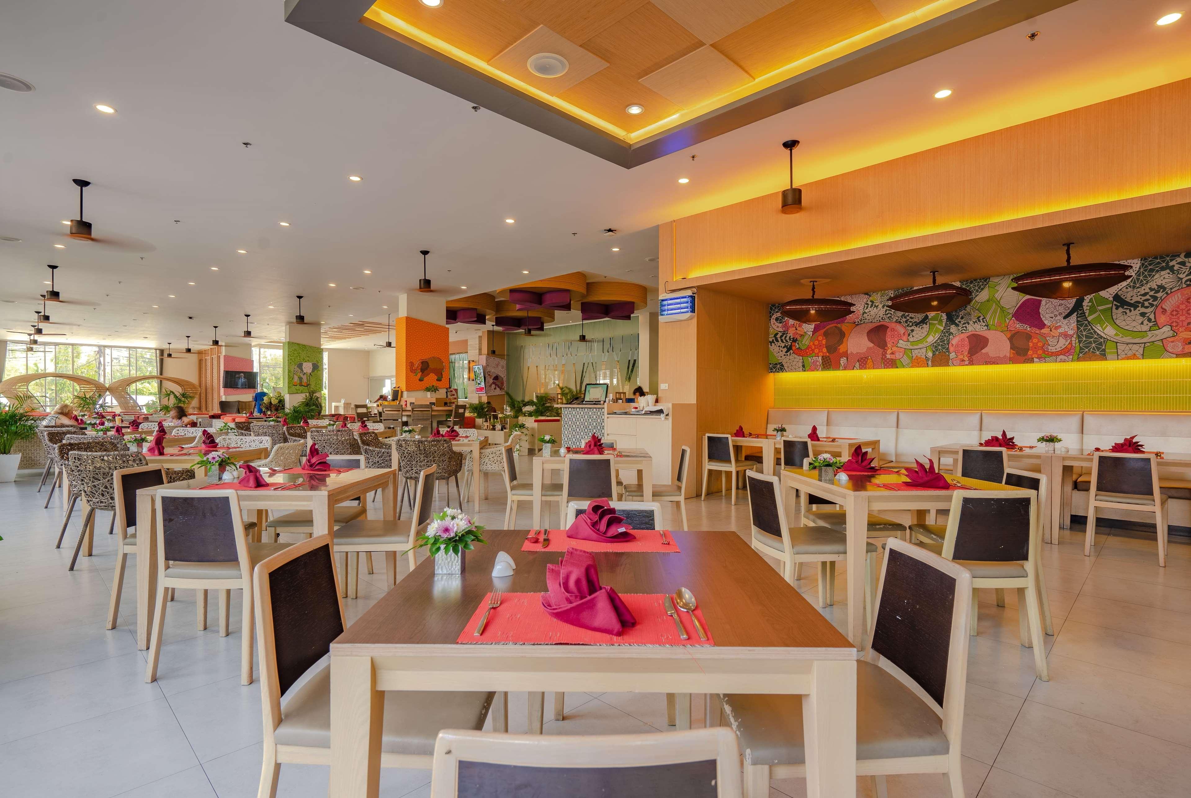 Khách sạn Ramada By Wyndham Phuket Deevana 4*